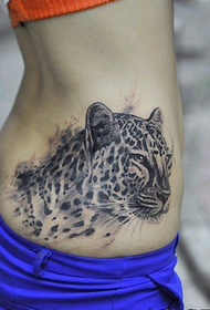 leopardo di bellezza in bianco e nero modello del tatuaggio