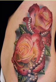 divat oldalán derék gyönyörű színes rózsa tetoválás kép
