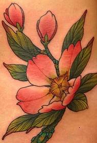 sisi pinggang tato bunga indah yang indah