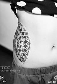 bellissimo fiore simbolo Modello del tatuaggio