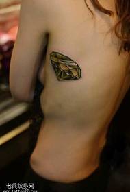 motivo tatuaggio diamante bellezza vita laterale