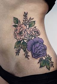 малюнак татуіроўкі жаночай ружы таліі