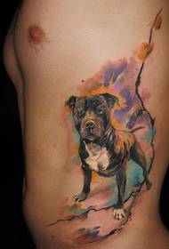 yakışıklı adam yana doğru köpek renkli mürekkep stili dövme