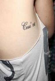 modello di tatuaggio alfabeto inglese in vita