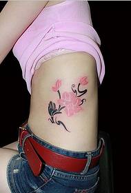 Pinggang wanita fashion gambar foto tato kembang sing apik lan apik