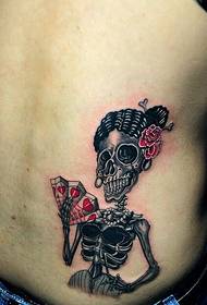 modello di tatuaggio femminile in vita posteriore