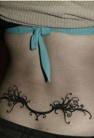 immagine del modello del tatuaggio della vita del totem della vita femminile sexy di modo