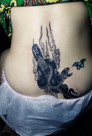 kígyó kard tetoválás tetoválás hagyományos tetoválás stílusban