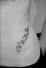 preprosta tatoo za tatoo vinske trte na ženskem pasu
