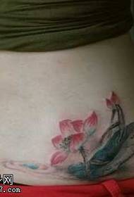 prachtich lotus- en lotusblêd tatoeëringspatroan