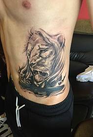 худі чоловічі бічні талії особи татуювання головою тигр