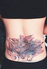 disegno del tatuaggio calamari che cadono sul retro della vita