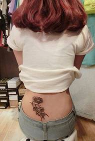 Sexy dievča stredopoliar tetovanie morská víla