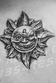 modello di tatuaggio classico bellissimo sole fiore