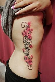 moteriškos šoninės juosmens raidės tatuiruotės modelis