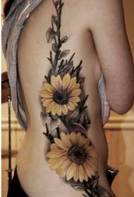 maganda at maganda ang baywang ng babae ng litrato ng tattoo na may sunflower
