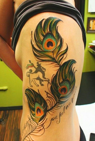 Midja tittar på Peacock Feather Tattoo Pattern