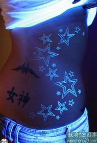 naisten vyötärö fluoresoiva tähtikuvio tatuointi