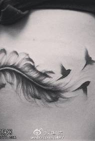 Patrón de tatuaxe de plumas de caída libre de tinta