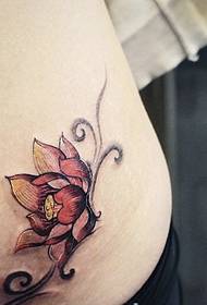 tatuaż z tatuażem lotosu w talii Seksowny czarujący