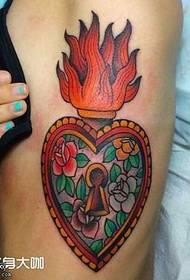 disegno del tatuaggio del fuoco della serratura del cuore della vita