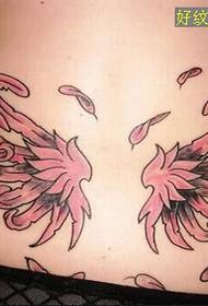 nugaros juosmens drugelio modelio tatuiruotės paveikslėlis, sudarytas iš žiedlapių