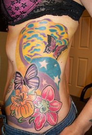 tatuaggio farfalla fiore sfondo colorato lateralmente
