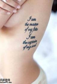 Modello di tatuaggio inglese in vita laterale