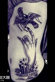 modello del tatuaggio dell'uccello della mano della vita