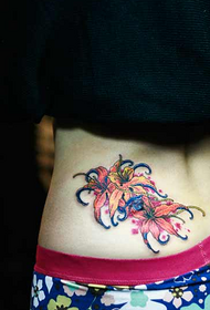 краса талії та плечових квітів татуювання