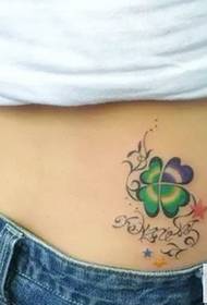bellissimo tatuaggio a quadrifoglio in vita