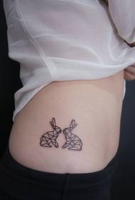 na-acha ọcha uwe akụkụ ukwu geometric rabbit tattoo picture