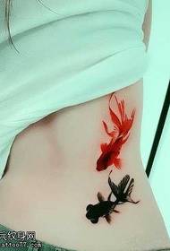 Modello di tatuaggio di pesce rosso rosso nero in vita