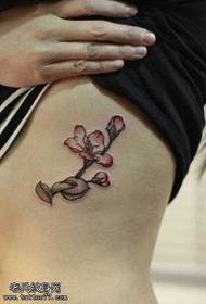 талія персиковий квітка татуювання візерунок