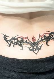 Meedchen Taille Perséinlechkeet Totem Tattoo Bild