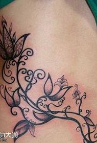 modeli i tatuazhit të hardhisë me lule