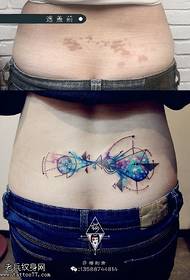vidukļa apvalka ģeometriskais galaktikas grafiskais tetovējums