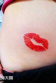modello tatuaggio bocca in vita