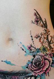 tatuagem de flor bonita na lateral da cintura 68914 - imagem de tatuagem sexy da cintura de Liu Yan