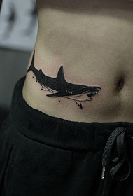 Tatoveringsmønster for abdominal haj tatovering