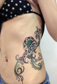 cintura da mulher tatuagem de videira totem lindamente popular