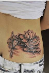 moda emakumezkoen gerrian itxura handia lotus hosto tatuaje argazkia