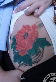 chica cintura color peonía tatuaje patrón