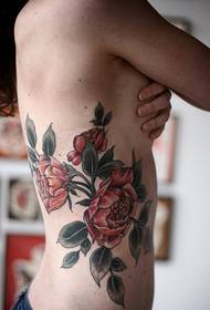 sexy femmina latu cintura bella ritrattu di tatuaggi di rosa bellezza