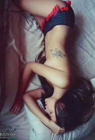 Ang pattern ng tattoo ng magandang babae