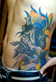 tatuaggio da uomo a vita