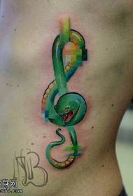 Kleine groene slang tattoo patroon geschilderd
