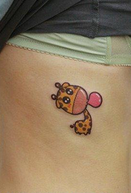 taobh taobh bòidhchead tatù giraffe beag agus grinn