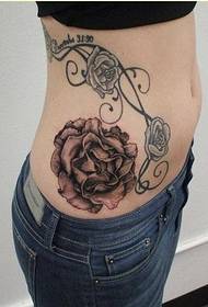 слика женског струка прелепа прелепа цветна тетоважа узорка