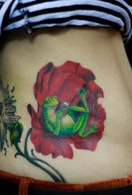 可以看到美麗的腰部青蛙紋身圖案圖片